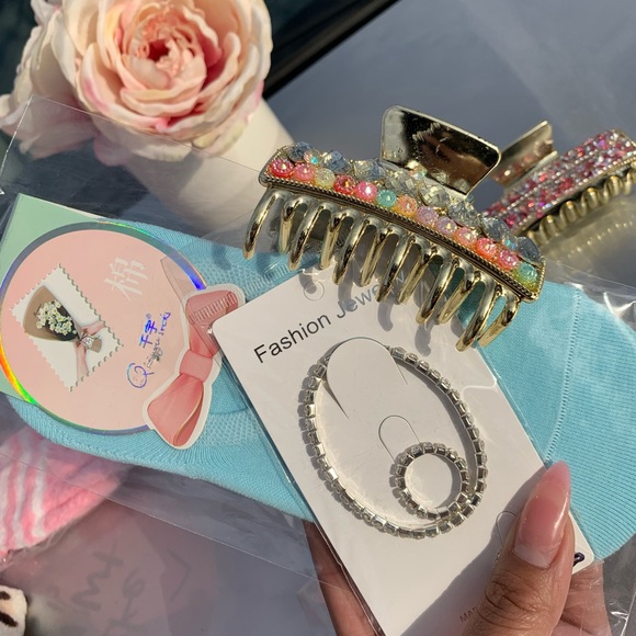 A pair of office Sox, bracelet and ring with a hair clip makes a perfectgift! $9 - Picture 1 of 2